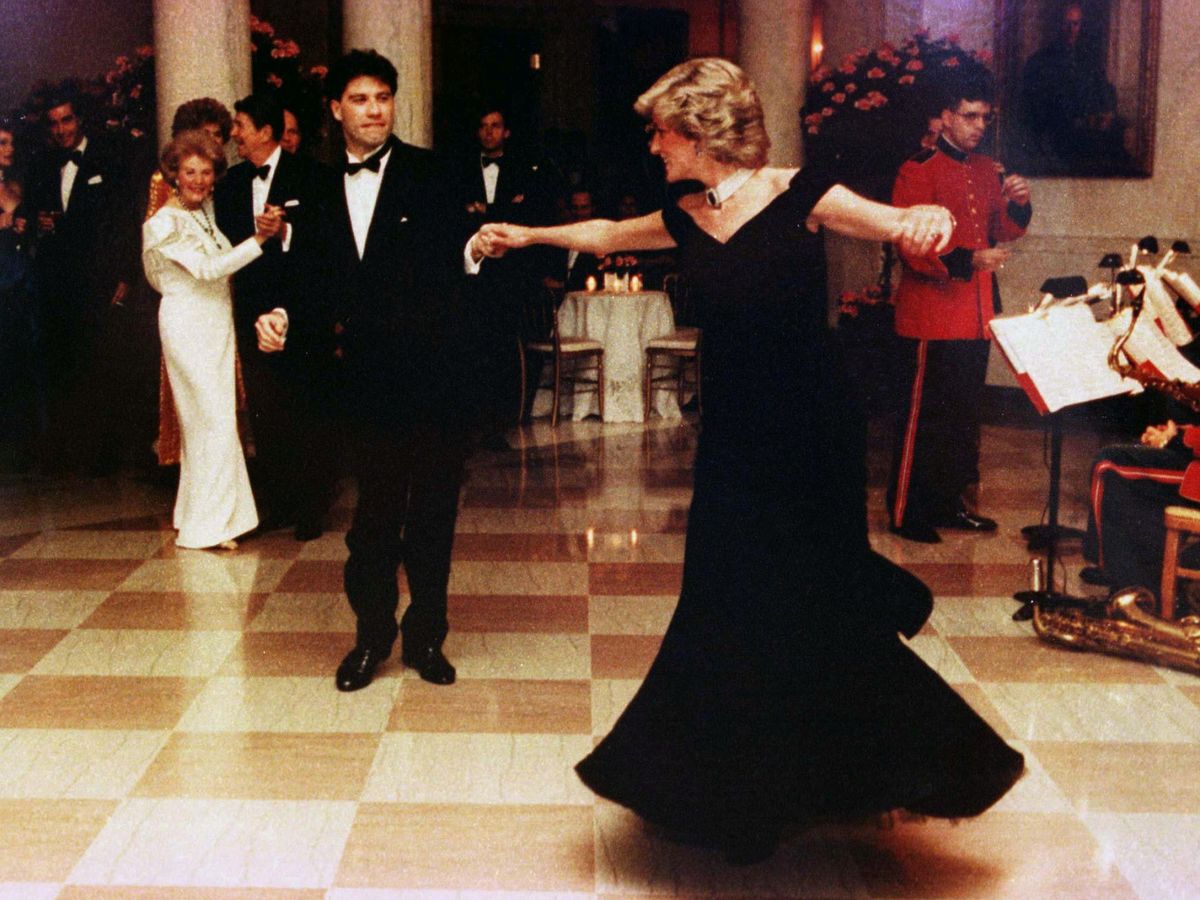 Foto: Lady Di y John Travolta, bailando juntos en 1985. (Reuters)