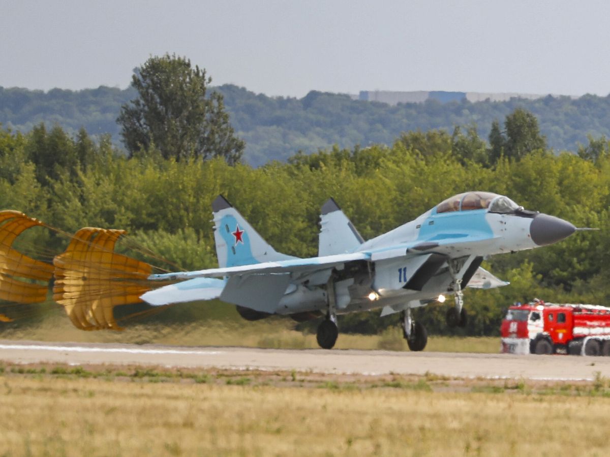 Foto: Un avión ruso. (EFE/Sergei Ilnitsky)