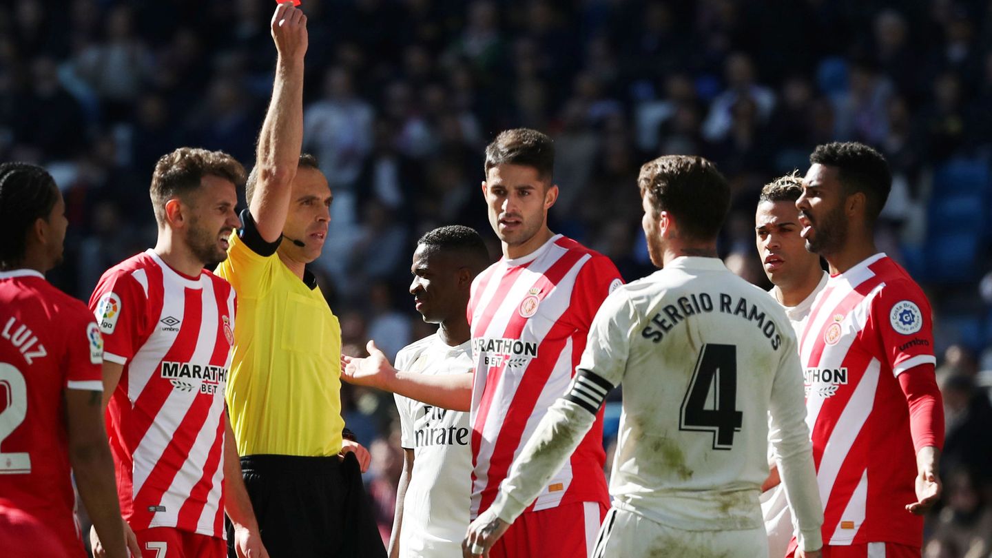 Sergio Ramos expulsado contra el Girona. (Efe)