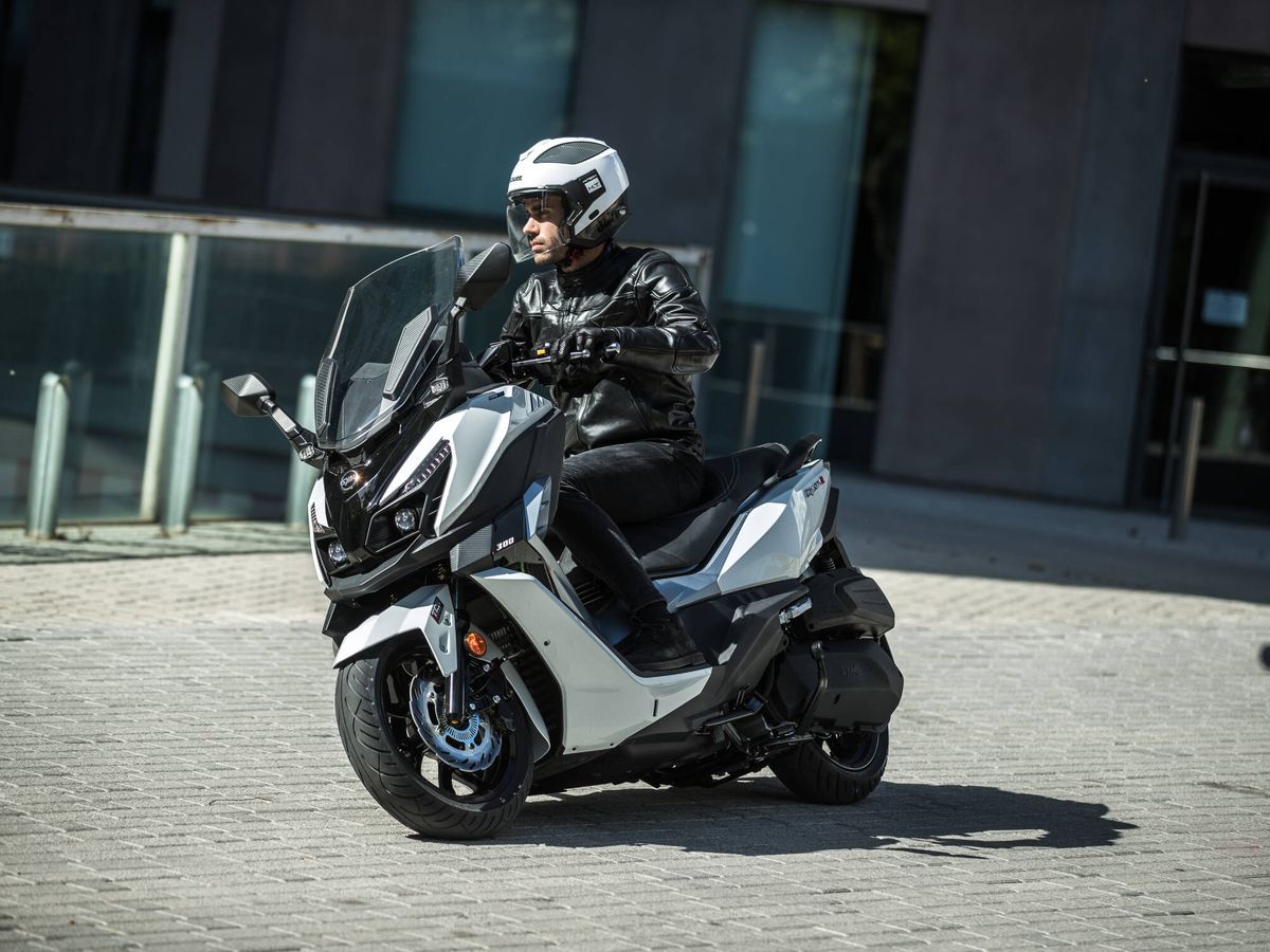 Foto: El SYM Cruysim Alpha 300 es un scooter GT de media cilindrada, con una potencia de 25,6 CV.