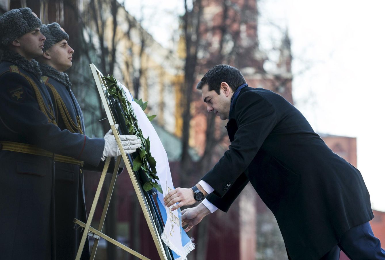 Tsipras en una ceremonia militar en Moscú (Reuters)