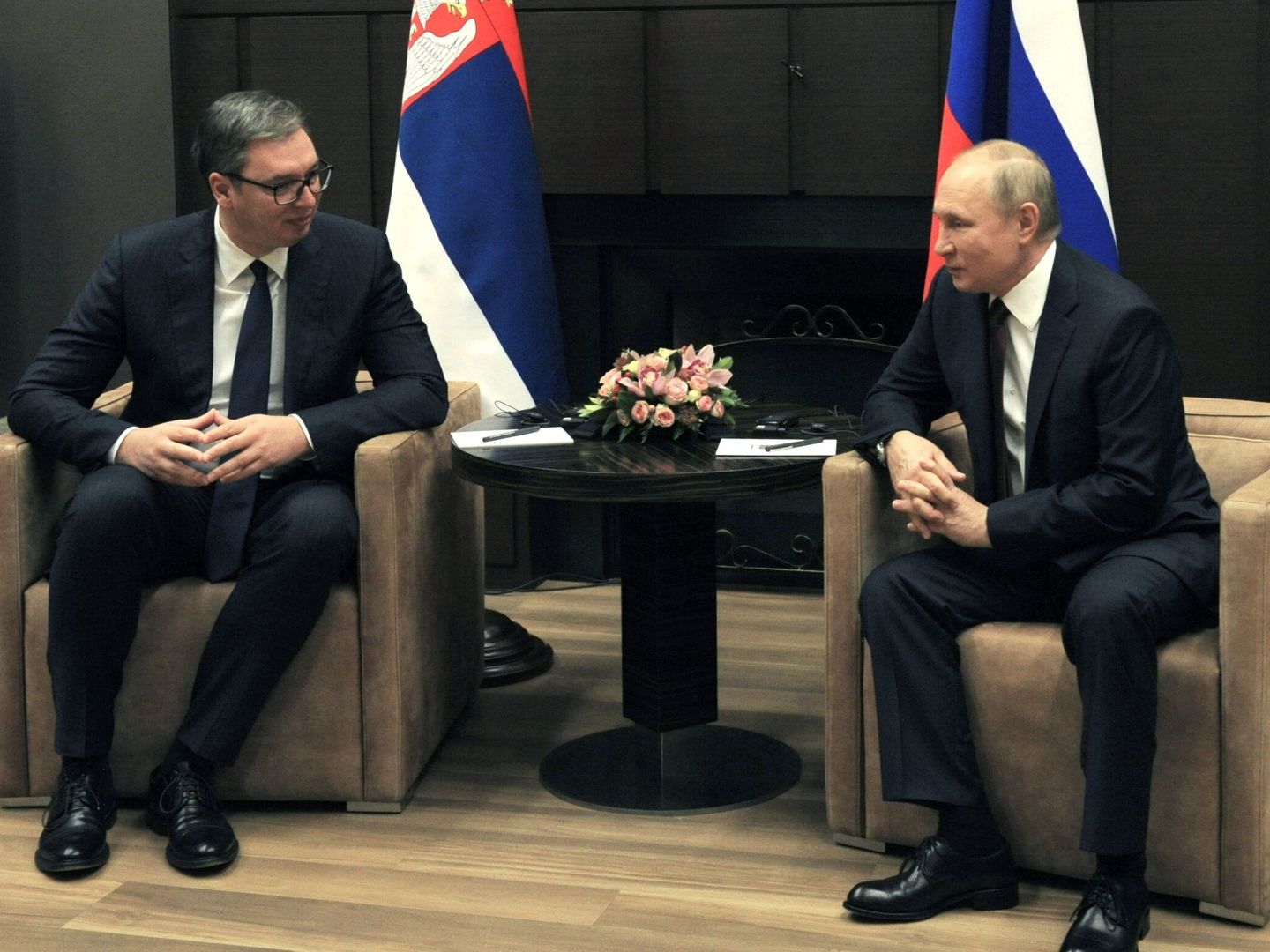 Vladímir Putin y Aleksandar Vucic en un encuentro en 2021. (EFE/Mikhail Klimentuev)