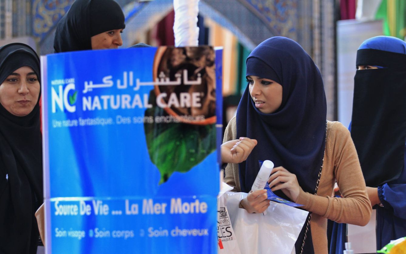 Visitantes en la International Muslim Fair, celebrada en Bruselas (Reuters).