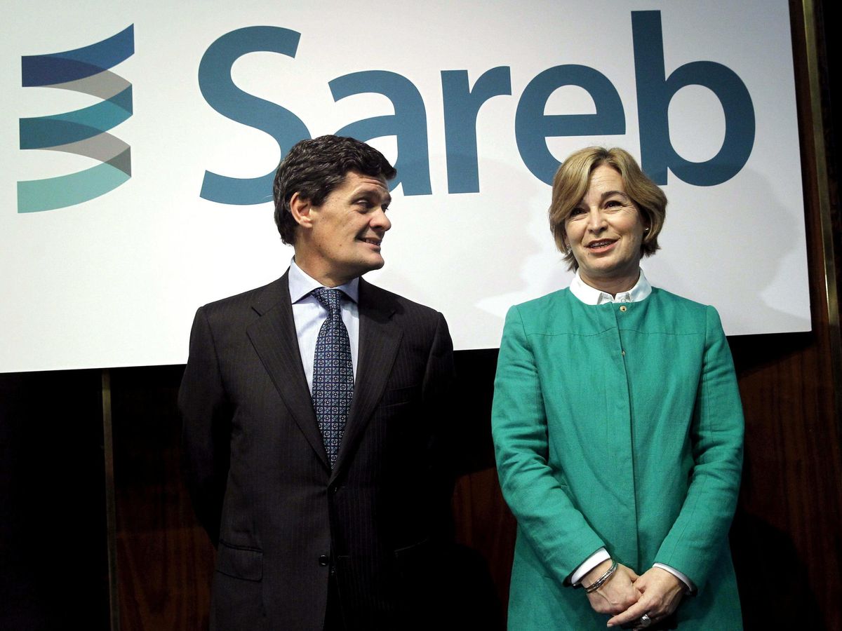 Foto: Jaime Echegoyen, presidente de Sareb, y su predecesora en el cargo, Belén Romana. (EFE)