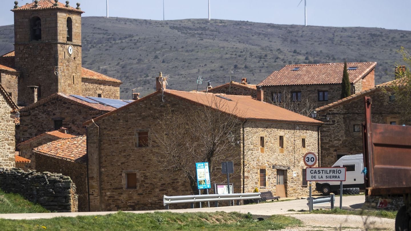 Vista de la localidad soriana de Castilfrío de la Sierra. (EFE/Wifredo García)