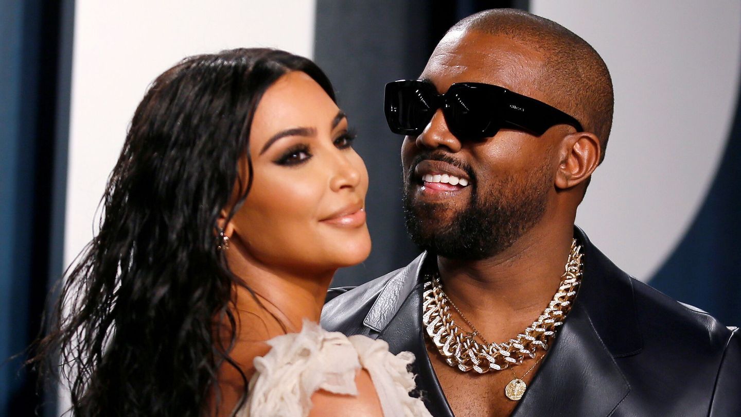 Kim Kardashian y Kanye West, en la fiesta de los Oscar del año pasado. (Reuters/Danny Moloshok)