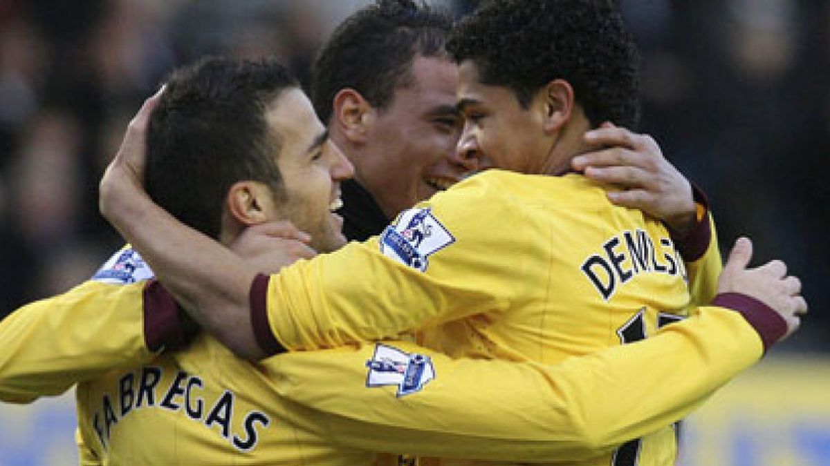 Cesc Fábregas lidera el triunfo del Arsenal ante el Everton
