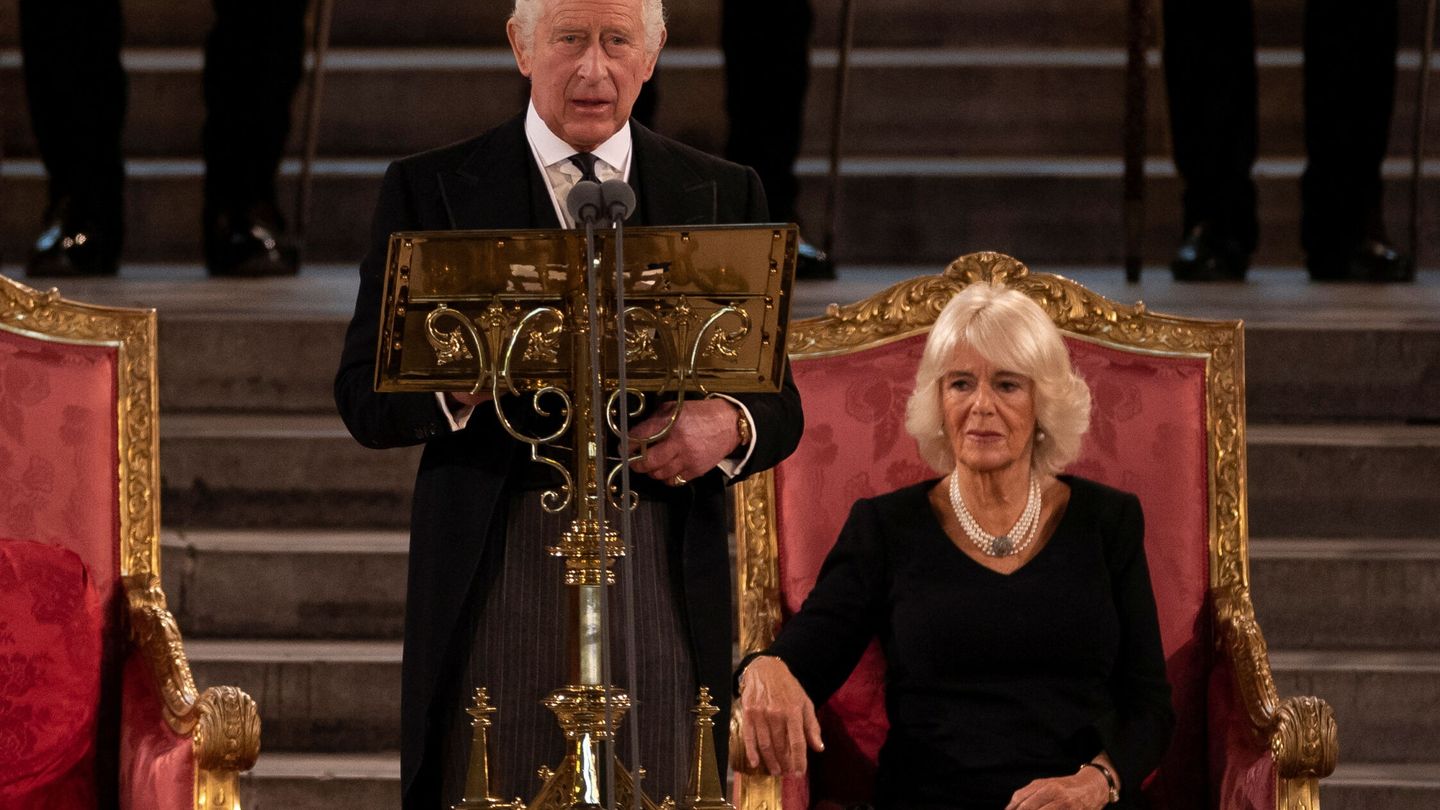 Carlos III y Camilla Parker. (Reuters)
