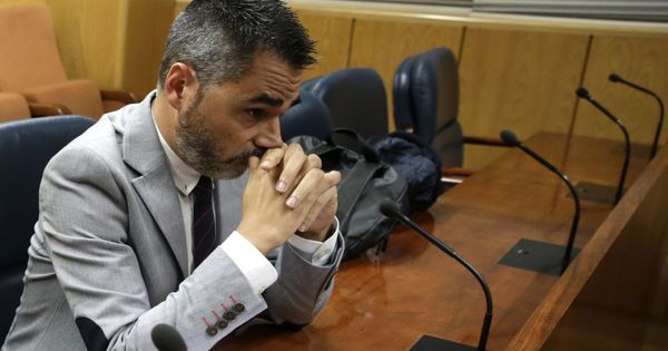 Foto: Alejandro de Pedro, cuando compareció en febrero de 2016 en la comisión de investigación. (EFE)
