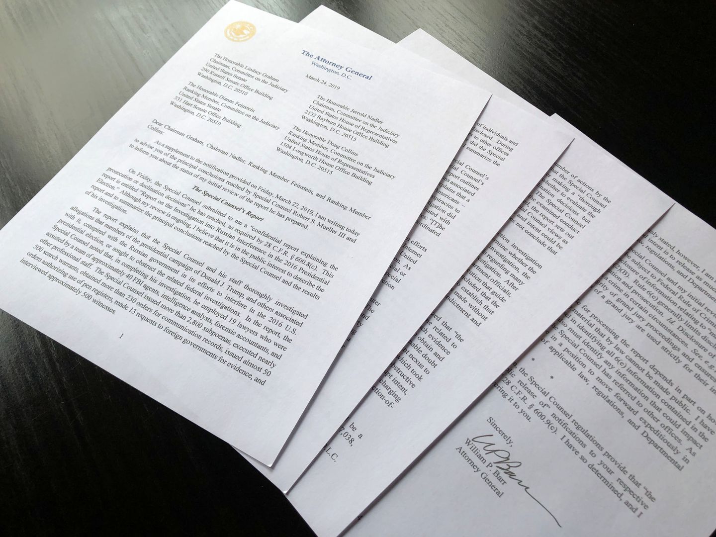 La carta de cuatro páginas del fiscal especial William Barr sobre las conclusiones del informe de Mueller. (Reuters)