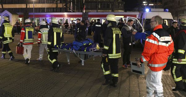 Foto: Heridos tras el ataque con hacha en la estación de trenes de Dusseldorf. (EFE)
