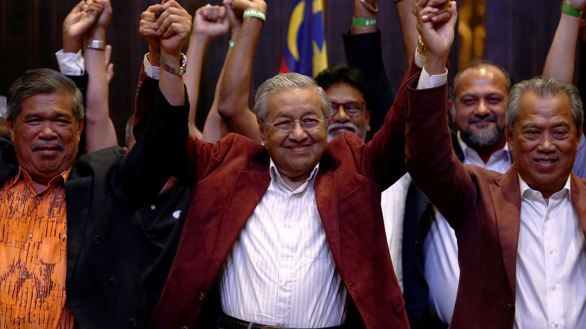 La oposición gana las elecciones en Malasia por primera vez desde su independencia