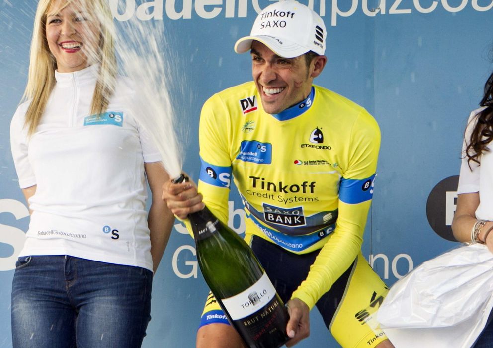 Foto: Alberto Contador celebra el triunfo obtenido en la Vuelta al País Vasco (EFE)