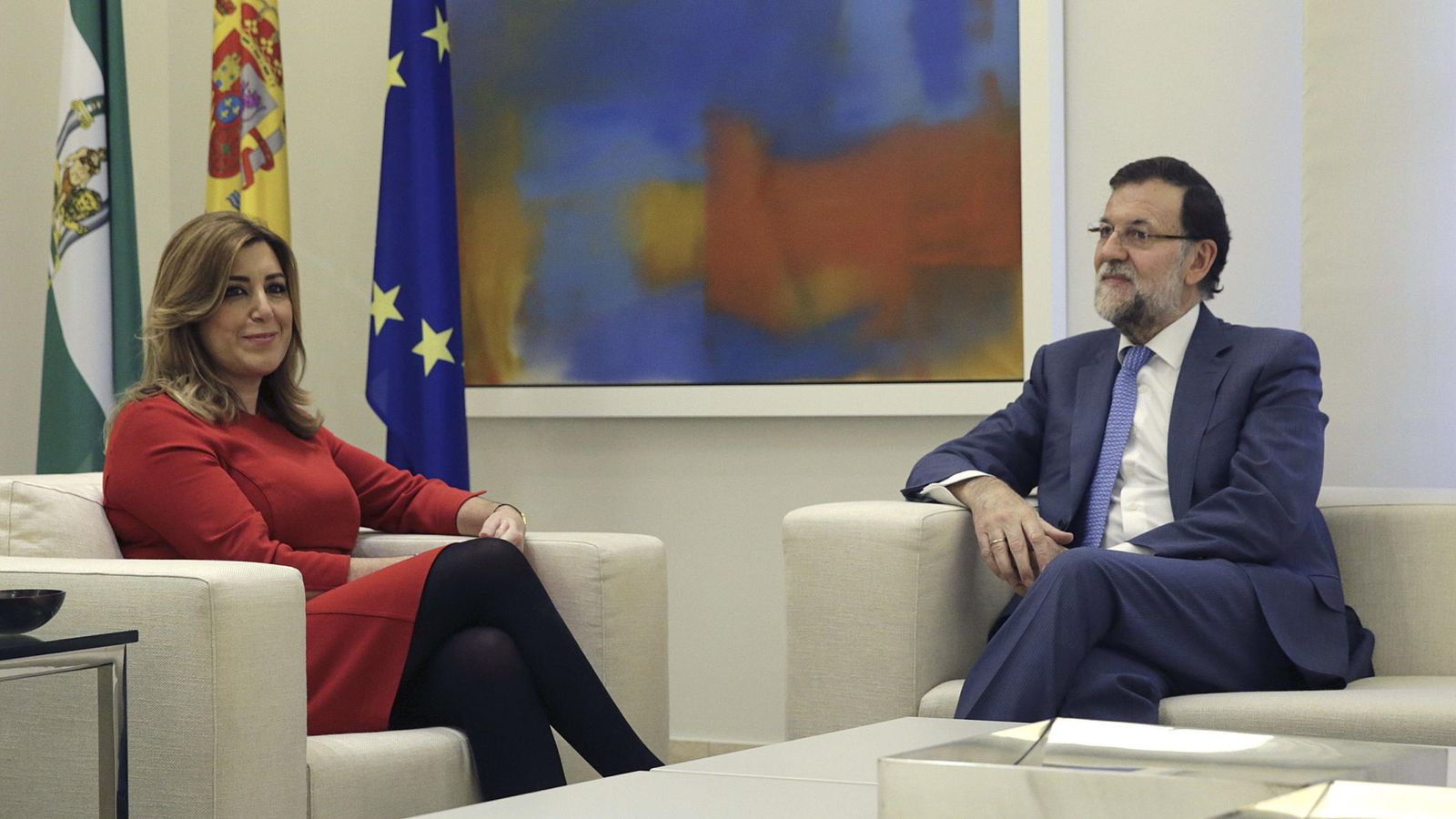Foto: Rajoy recibe a díaz para analizar posibles inversiones de la UE en andalucía. (Efe)