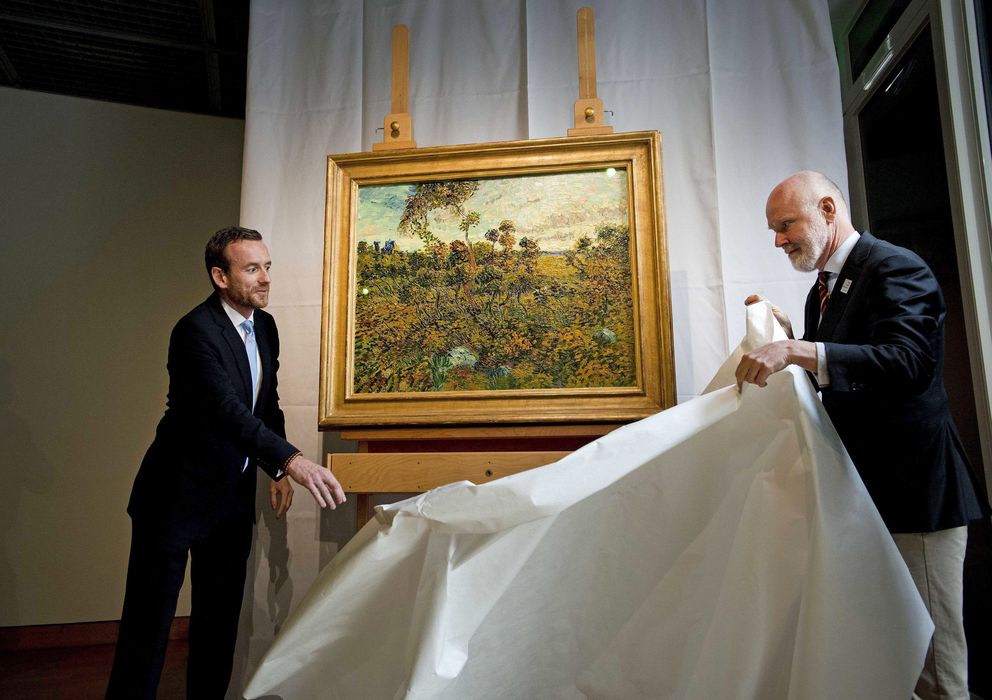Foto: Presentación de "Puesta de sol en Montmajour" en el Museo Van Gogh de Ámsterdam (EFE)