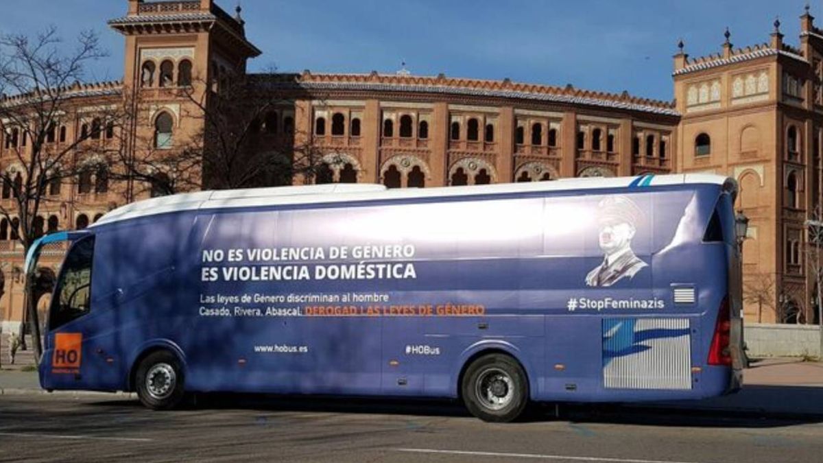 HazteOír se querellará contra el alcalde de Valencia y movilizará más autobuses el 8-M
