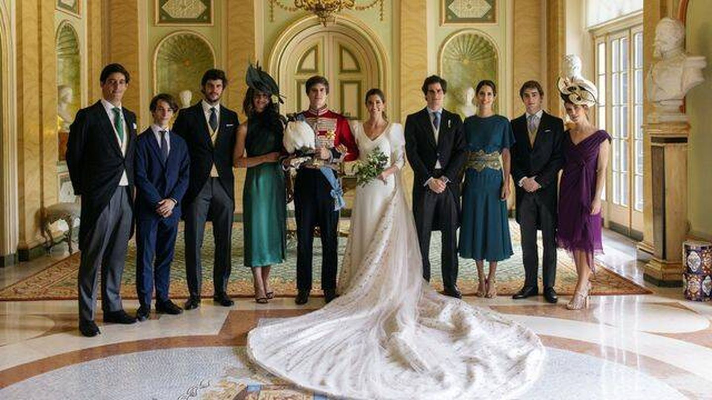 Borja, el segundo por la izquierda en la boda de los duques de Osorno. (Alejandra Ortiz Foto)