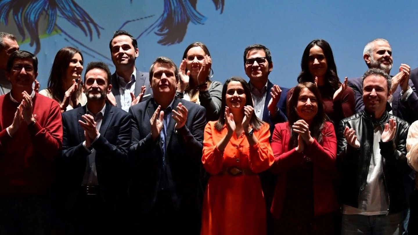 Arrimadas, junto a varios dirigentes de peso, en un acto en Madrid. (EFE)