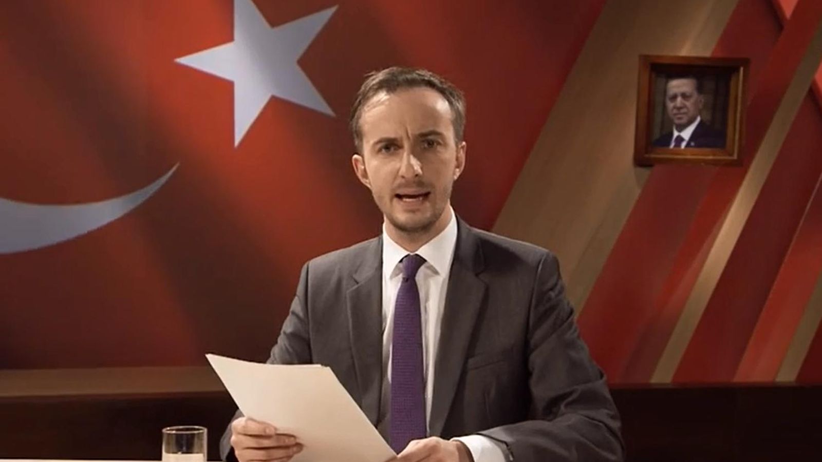 Foto: Captura de pantalla del vídeo en el que Jan Böhmermann lee su poema satírico