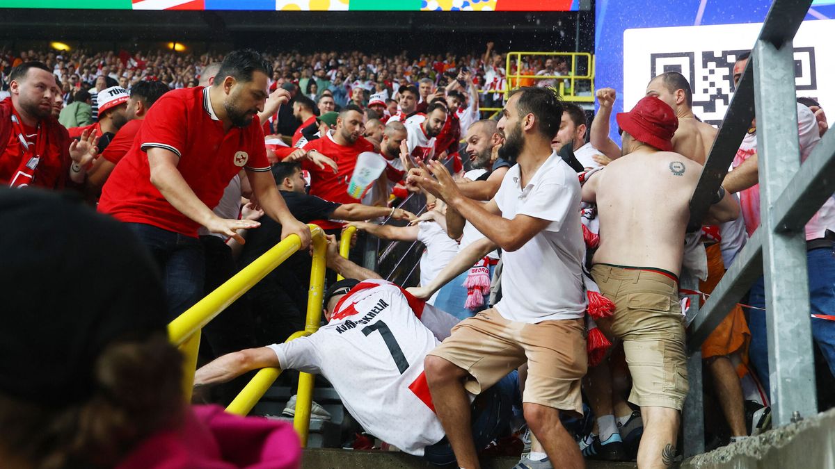 Los ultras turcos y georgianos siembran el caos en Dortmund durante la Eurocopa