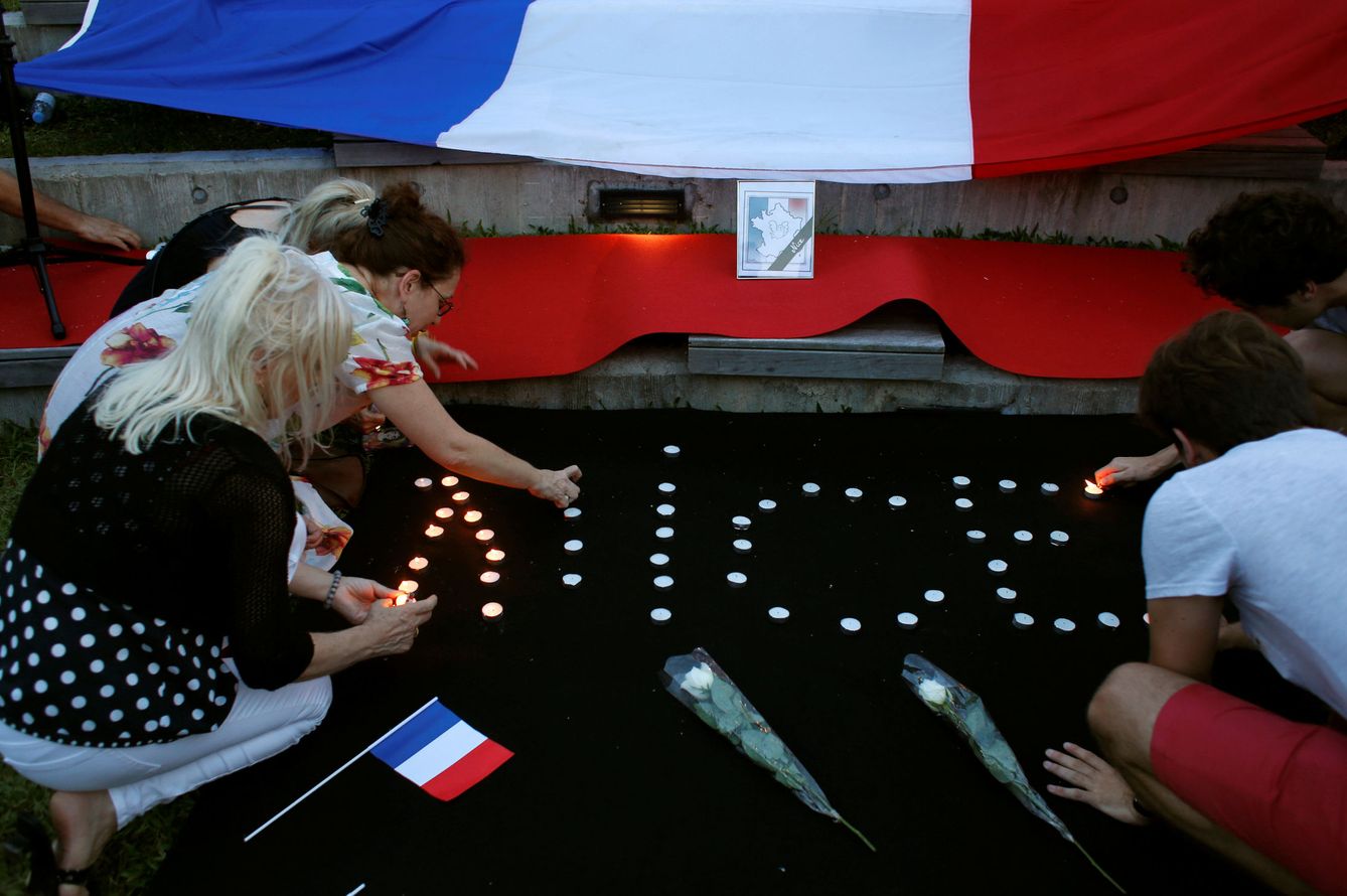 Homenaje a las víctimas del atentado en Niza. (Reuters)