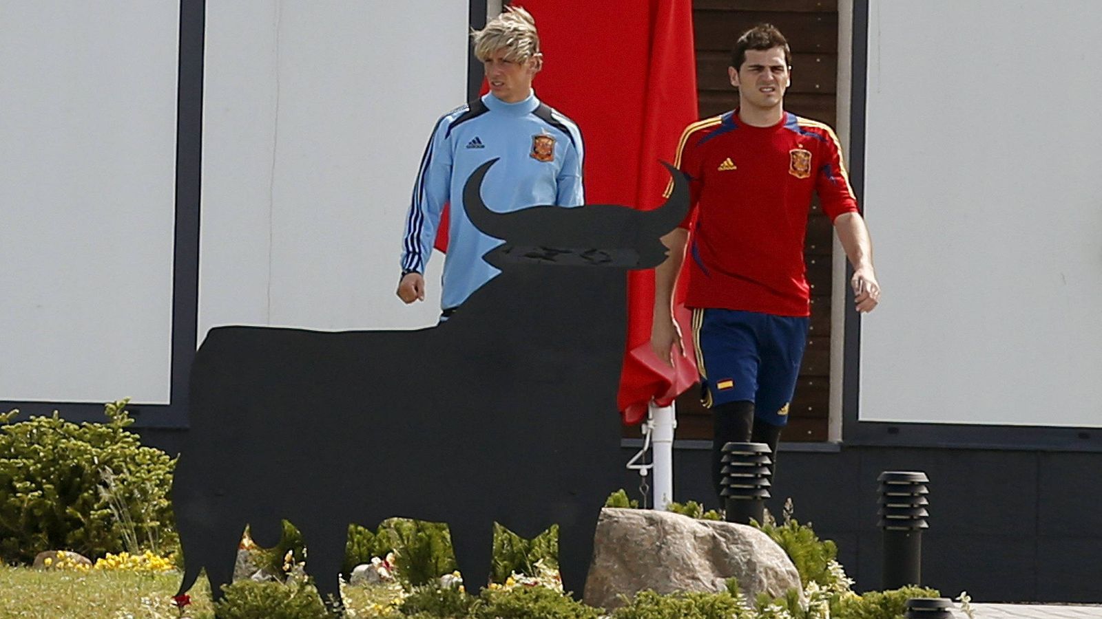Foto: Torres y Casillas, en una concentración con la selección española (Efe)