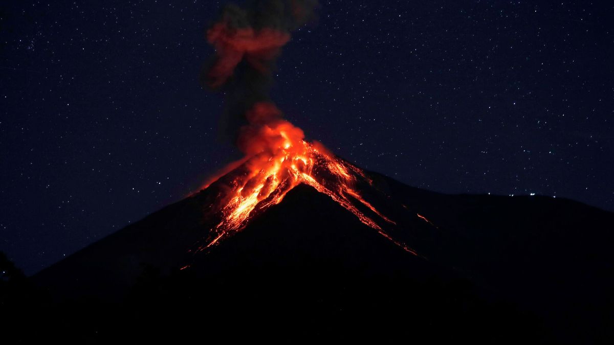 El volcán de Cumbre Vieja genera una nueva colada por la ladera noreste