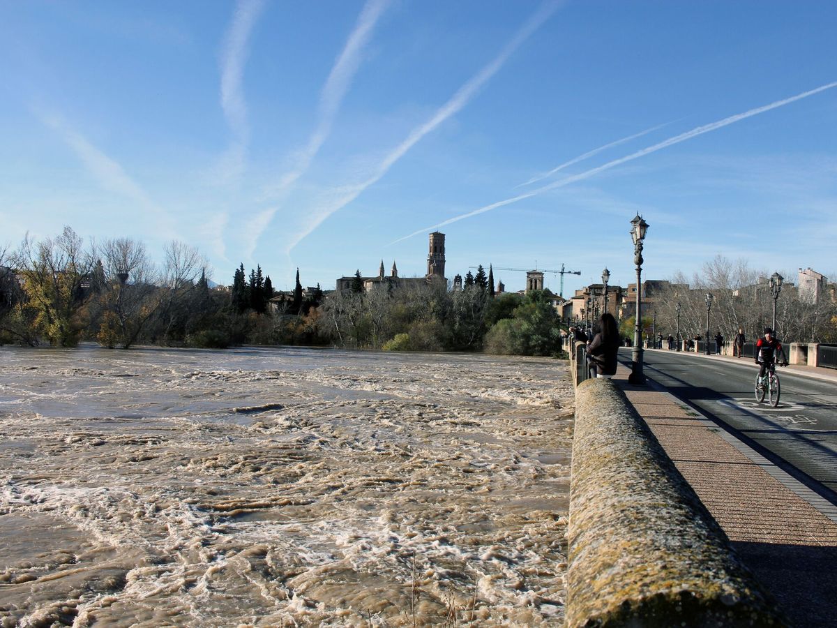Foto: El Ebro, a su paso por Tudela. (EFE/Juan Antonio Martínez)