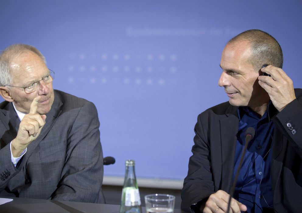 Foto: El ministro de Finanzas griego, Yanis Varufakis (R), y su homólogo alemán, Wolfgang Schäuble