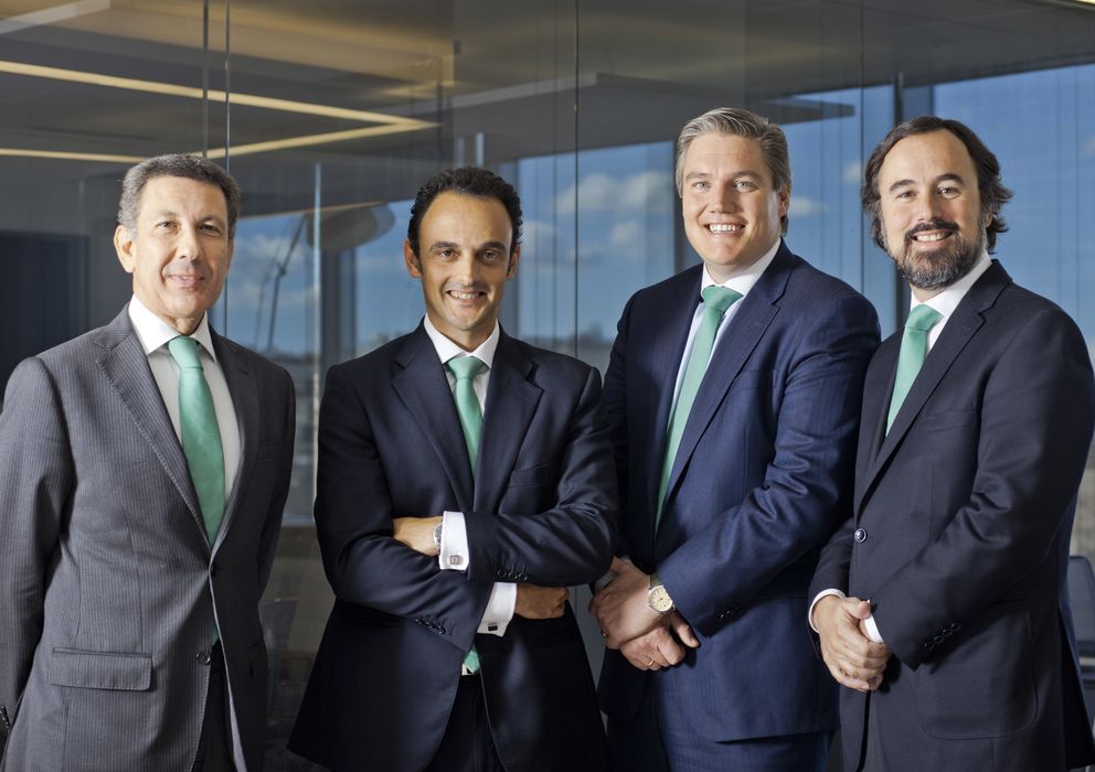Foto: CBRE España: Enrique Martínez, vicepresidente; Adolfo Ramírez-Escudero, presidente; Javier Kindelán, presidente Valoraciones; Alfonso Galobart, vicepresidente