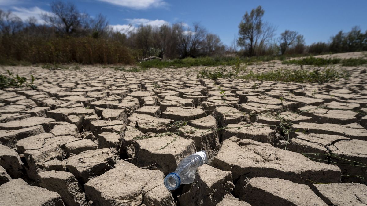 Cataluña llama a "dar un paso más" en el ahorro de agua y defiende las reducciones de presión