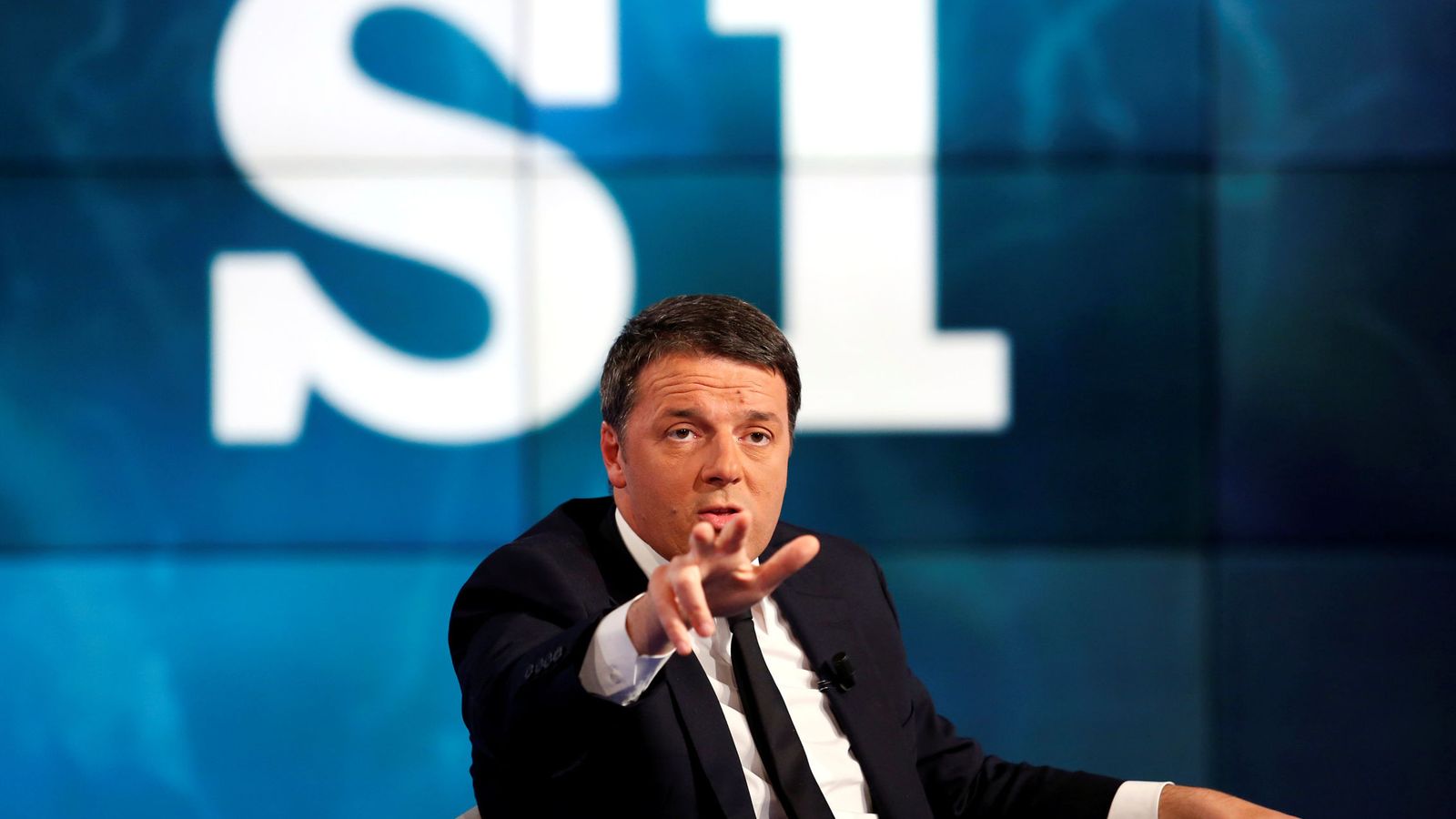 Foto: Matteo Renzi gesticula durante su intervención en el programa "Porta a Porta", el 30 de noviembre de 2016 (Reuters).