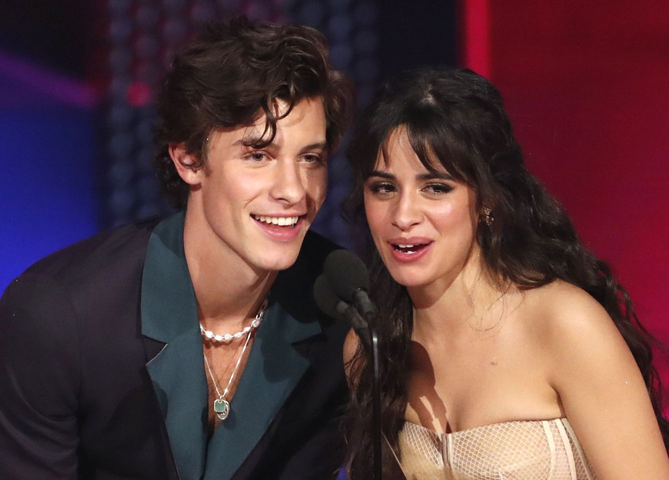 Shawn Mendes y Camila Cabello, premiados por 'Señorita’ en 2019. (Reuters)