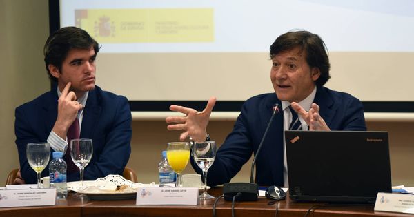 Foto: José Ramón Lete (d) y Jaime González (i), director general de Deportes, en el encuentro con periodistas de este lunes en Madrid. (CSD)