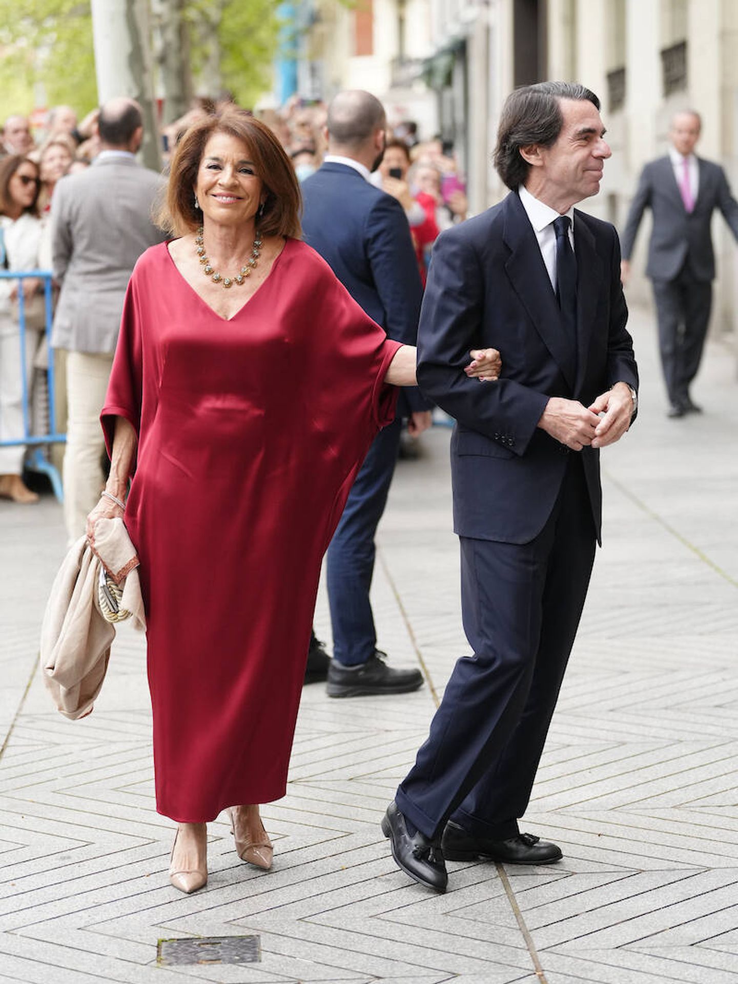 Ana Botella, en la llegada a la iglesia con su marido José María Aznar