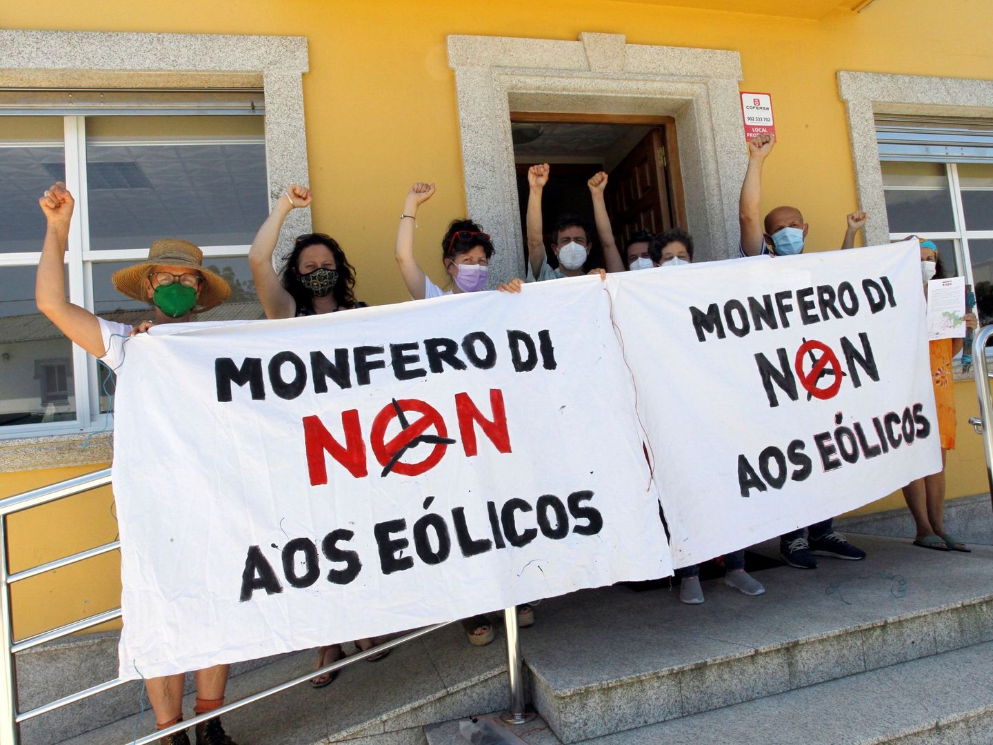 Protesta contra un parque eólico en Galicia (EFE/Kiko Delgado)