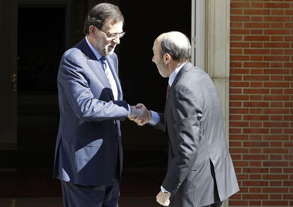 Foto: Rajoy y Rubalcaba, en la Moncloa, el pasado junio. (Efe)