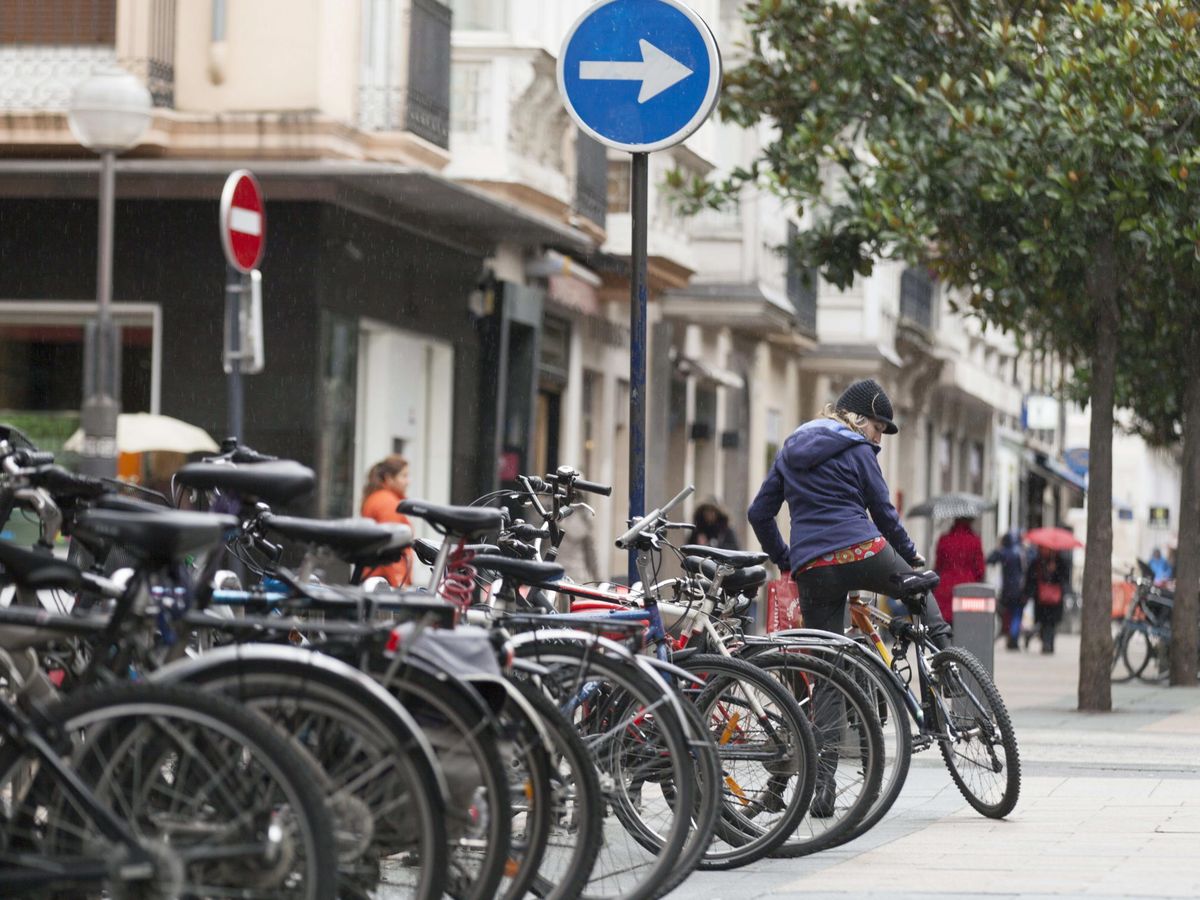 Foto: Los hábitos sociales en el transporte urbano pueden encontrar una alternativa en un mayor uso de la bicicleta(EFE)