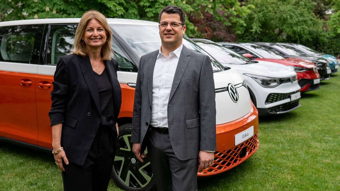 Laura Ros, directora general de Volkswagen España, y Christoph Meyer, CTO de Volkswagen ID.