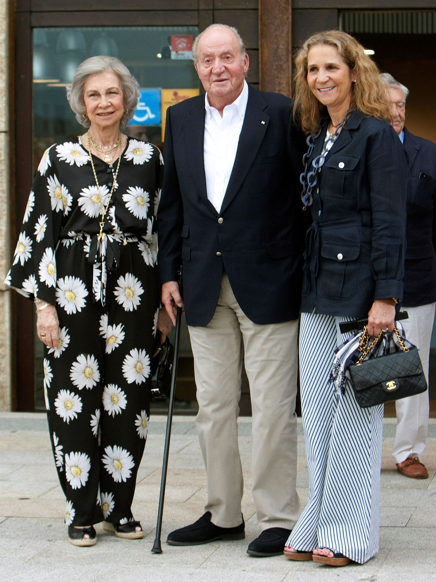 El rey Juan Carlos, la reina Sofía y la infanta Elena, en Sanxenxo en julio de 2019. (EFE/Salvador Sas)