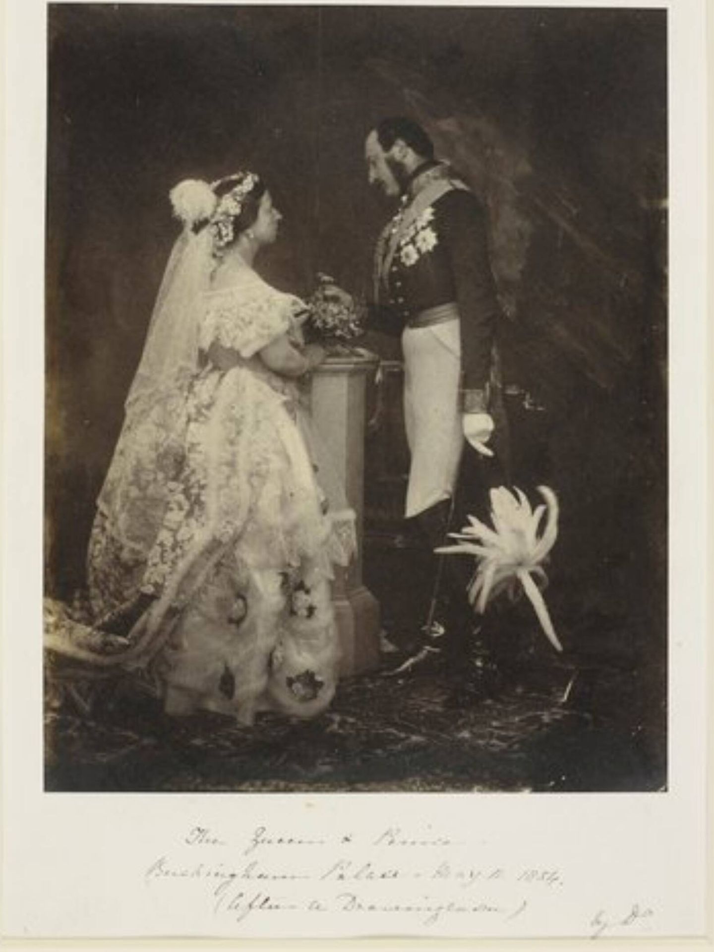 La pareja real británica se vistió de boda 14 años después de su enlace para esta fotografía. (Royal Collection Trust/Cortesía)