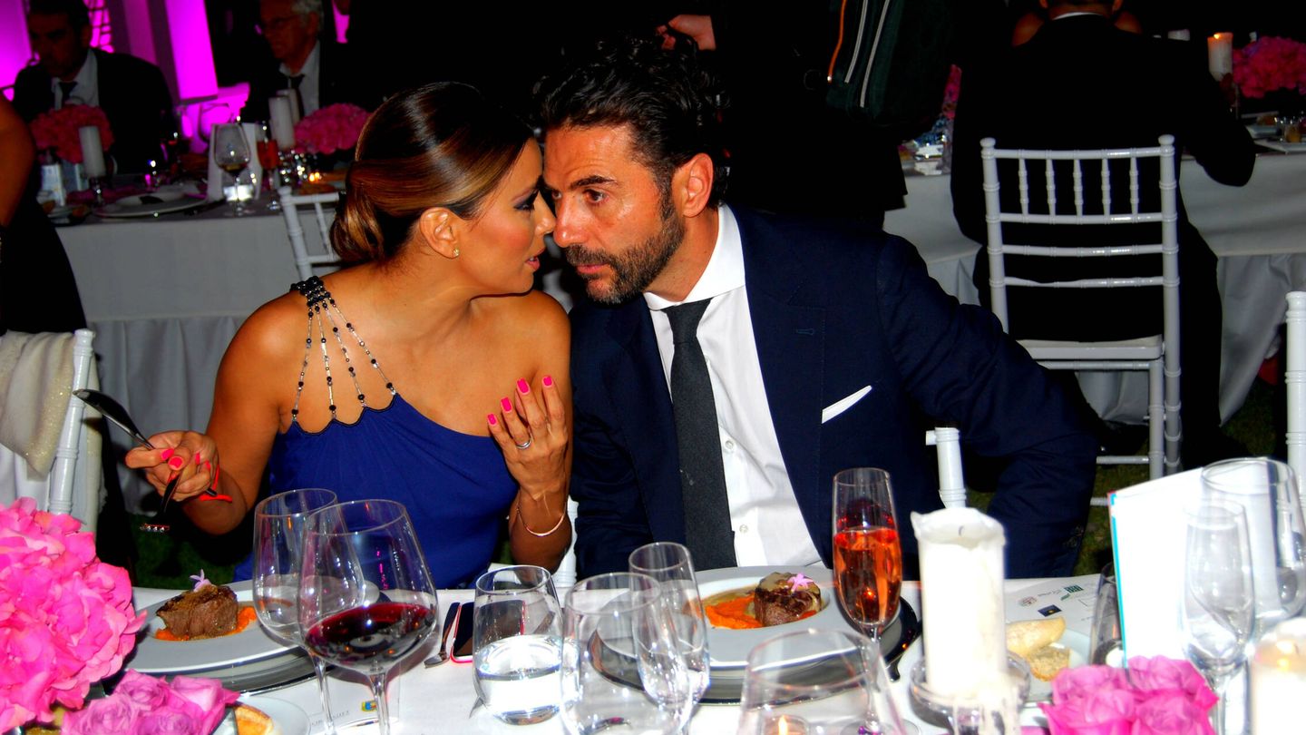 Eva Longoria, con su marido en una cena en Marbella. (Amparo de la Gama)
