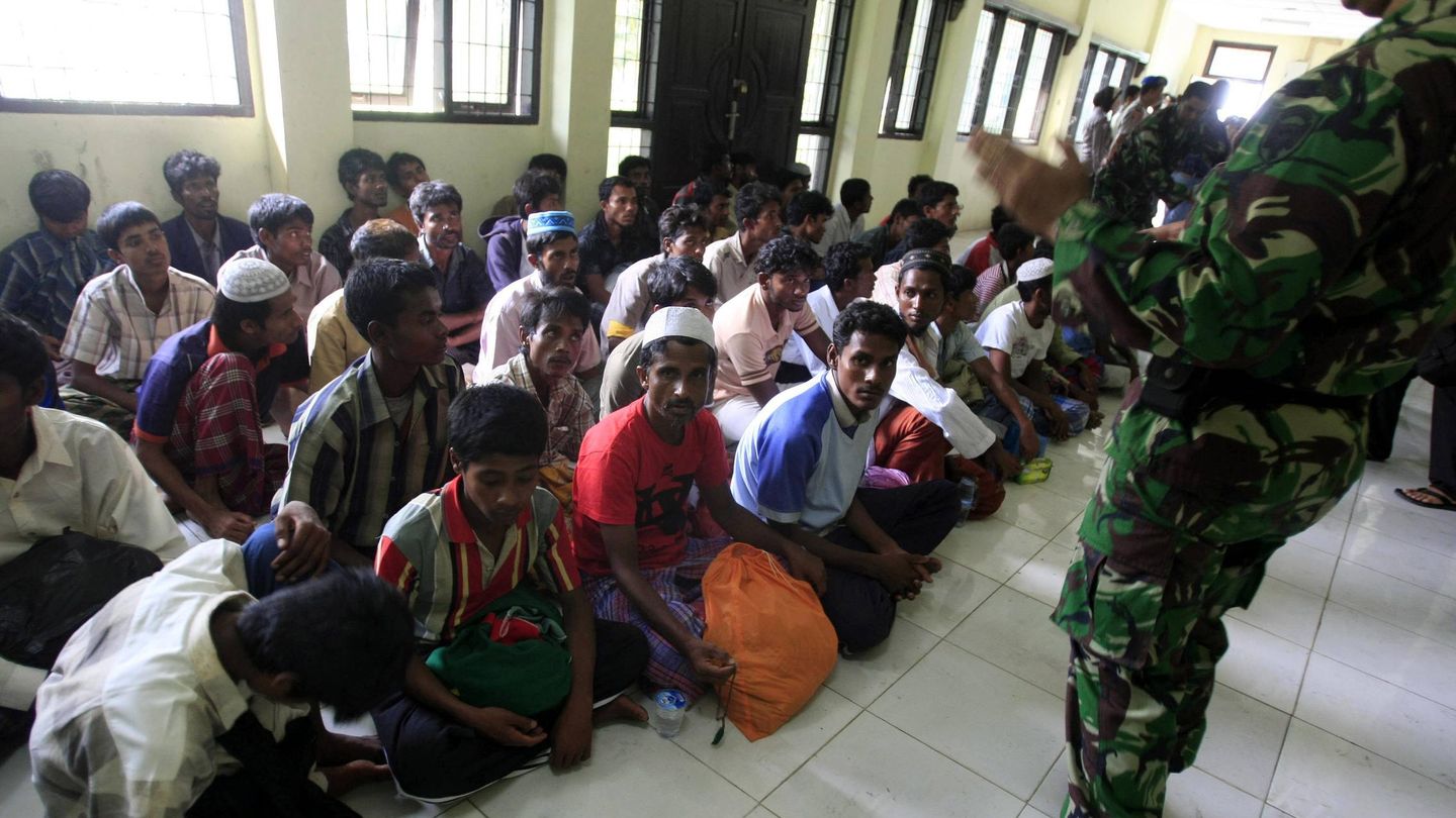 Más de 120 rohingyas rescatados cuando navegaban a la deriva en aguas de Indonesia (Efe).
