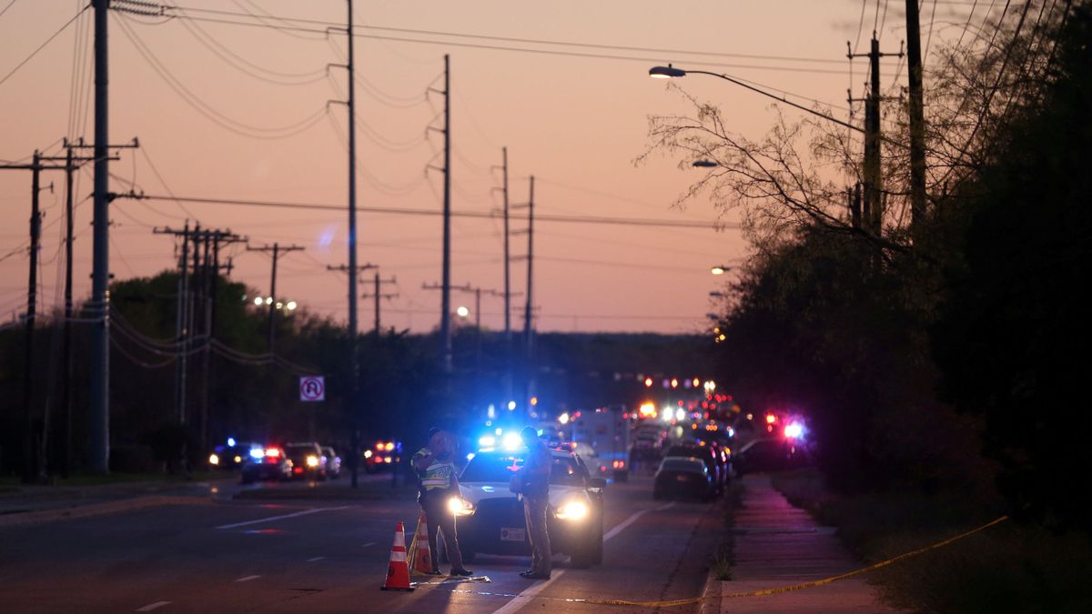 El autor de las bombas de Texas se vuela en su coche cuando iba a ser detenido