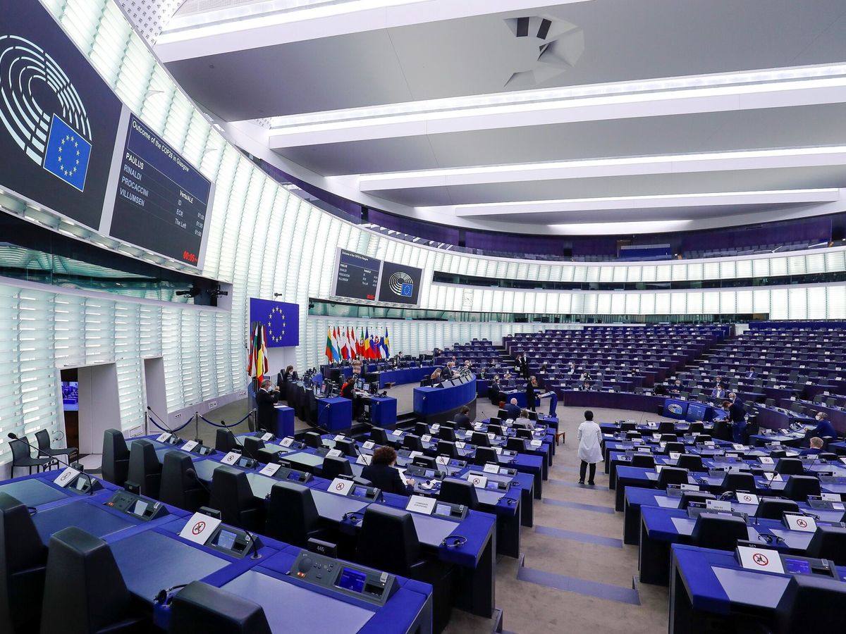 Foto: Vista general del hemiciclo en el Parlamento Europeo de Estrasburgo. (EFE/EPA/Julien Warnand/Pool) 
