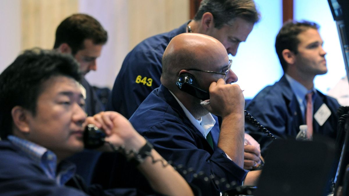 El Dow Jones cierra con un ascenso del 0,3% y recupera los 15.000 puntos