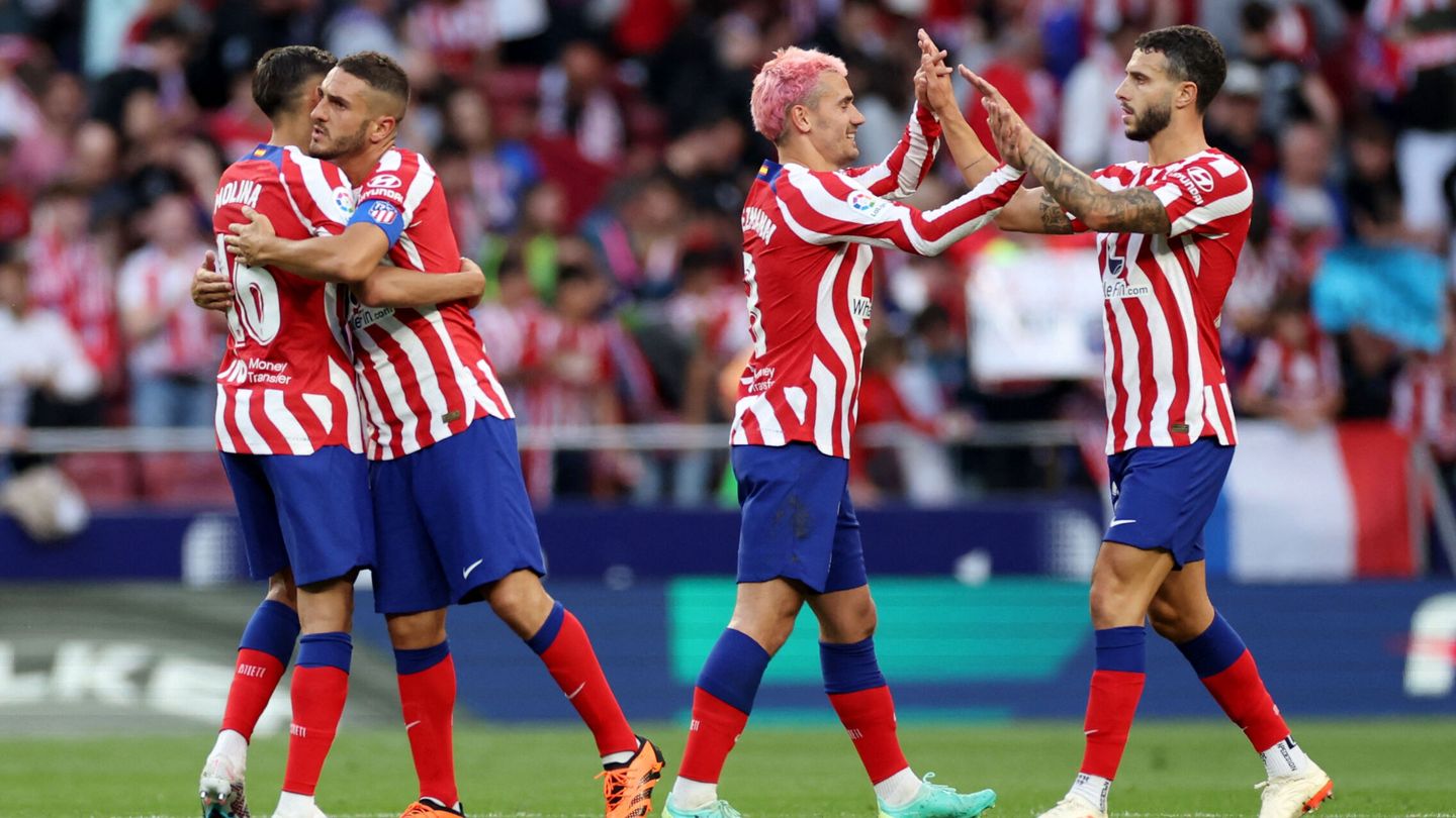 Los jugadores del Atlético celebran la victoria. (Reuters/Isabel Infantes)