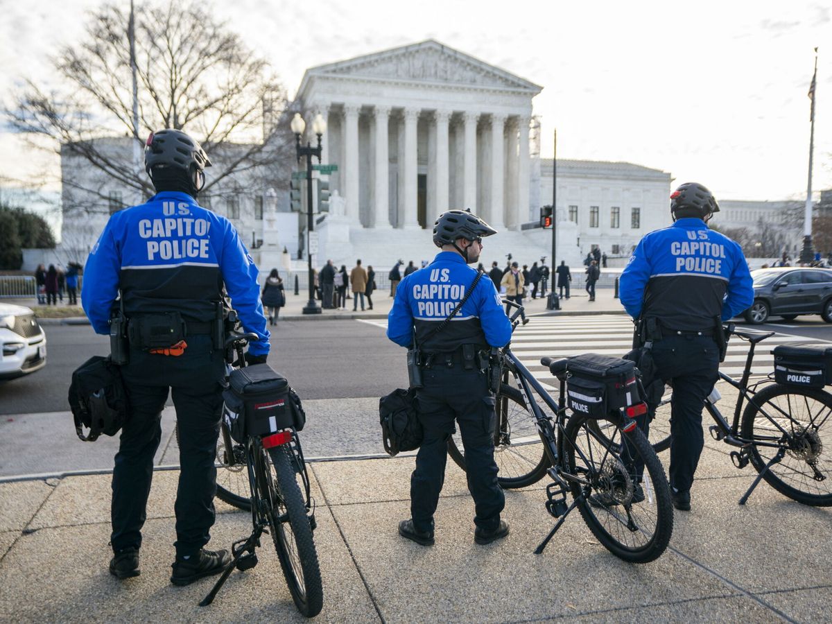 Foto: Agentes de Policía en Washington . (EFE/Shawn Thew) 