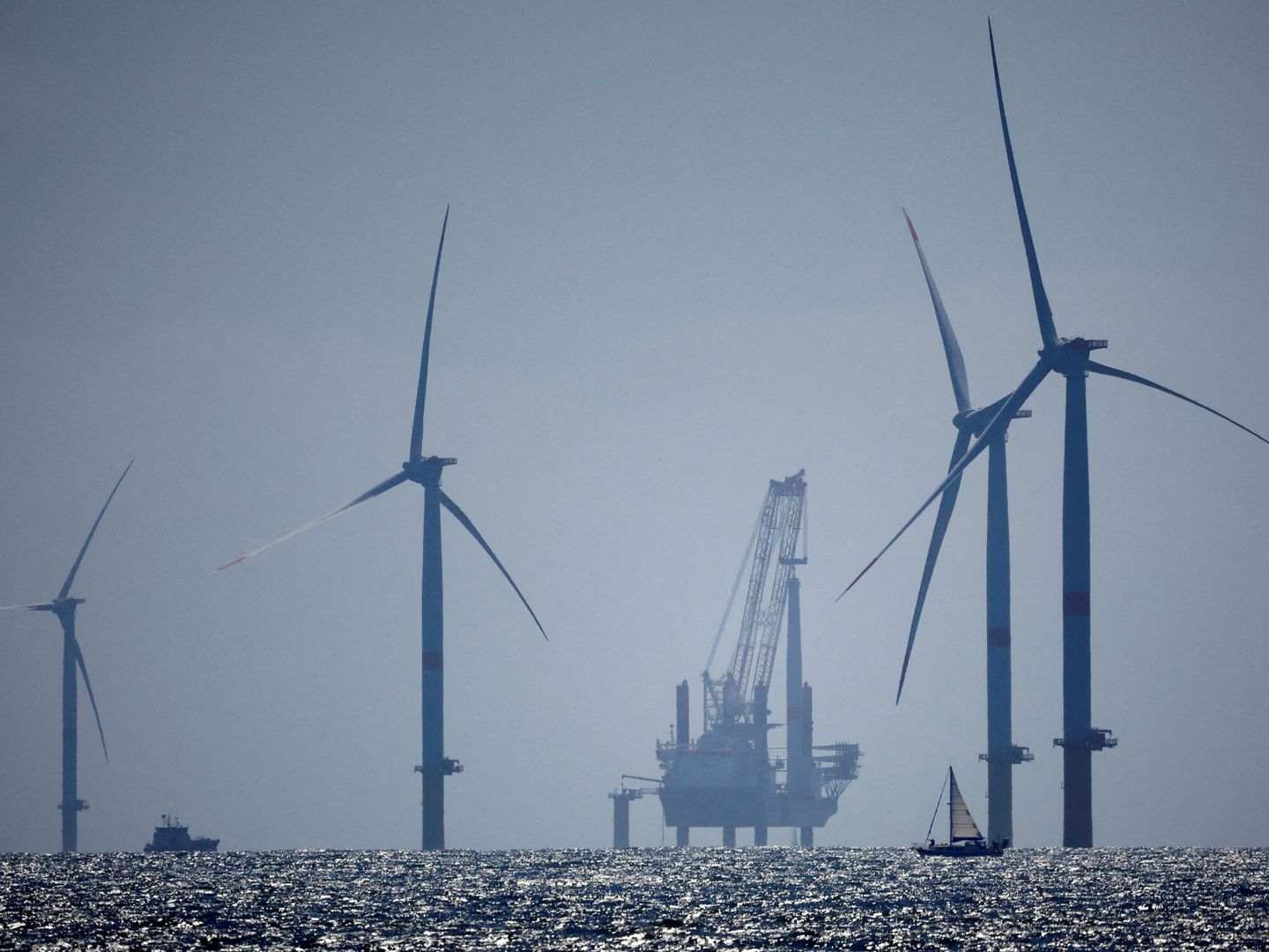 Un solo molino de viento marino producirá energía para abastecer 15.000  hogares granadinos