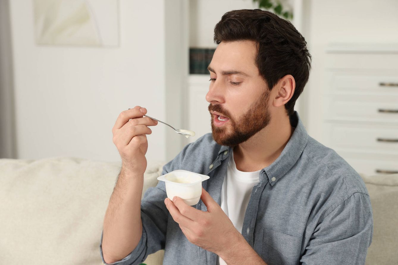 Los probióticos del yogur ayudan a tener una microbiota intestinal equilibrada. (iStock)